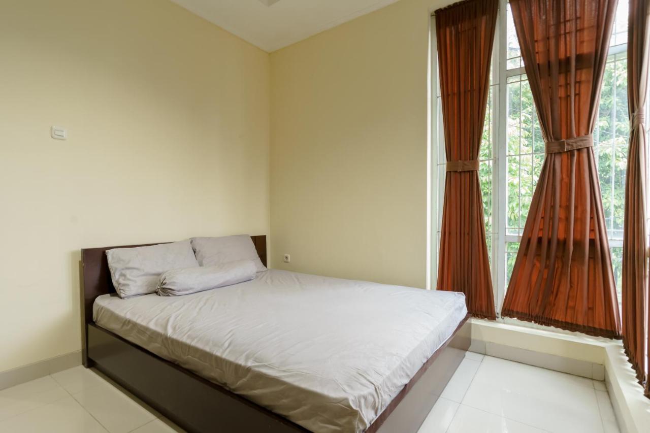 Dago Suites Syariah Cikarang Mitra Reddoorz Bekasi Exterior photo