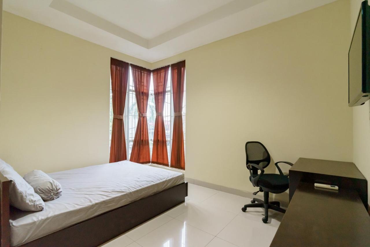 Dago Suites Syariah Cikarang Mitra Reddoorz Bekasi Exterior photo